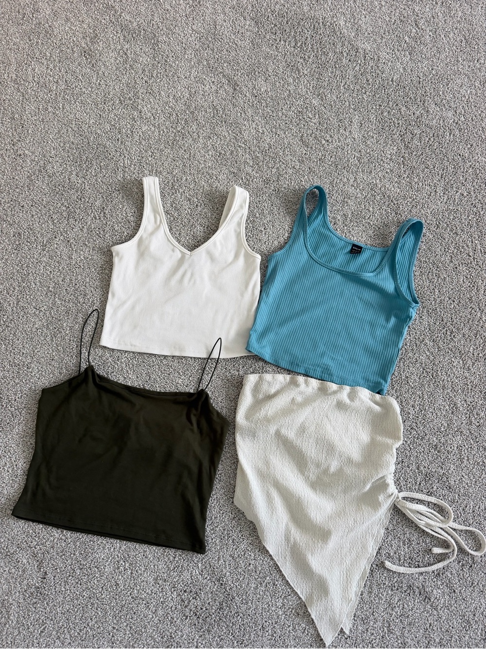 Bundle 4 crop tops mixed
